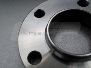 Maserati Grecale Wheel Spacers - CFP - 17mm - Black - set of 2 w/ extended bolts